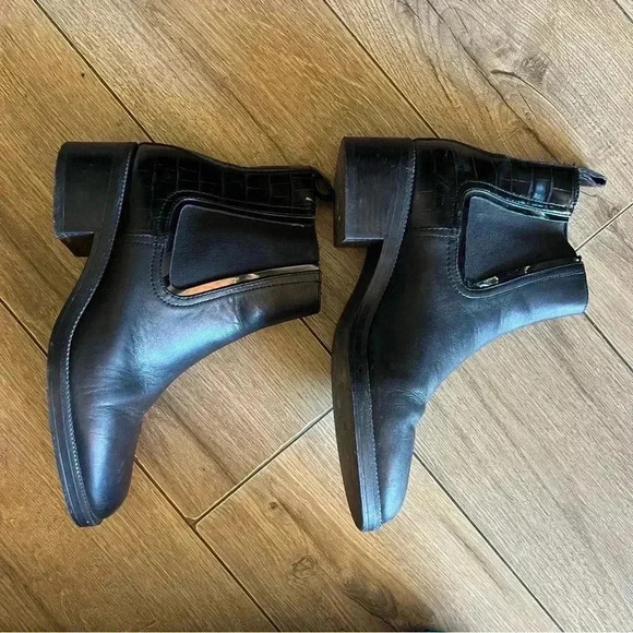 Black booties Zara woman size 6 snake pattern in back - Picture 4 of 8